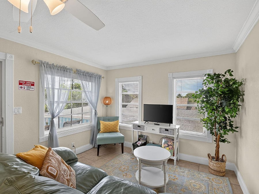 2/1 Unit - Livingroom
Spacious, bright, and welcoming, filled with natural light and offering direct access to the private balcony for relaxing indoor-outdoor living.