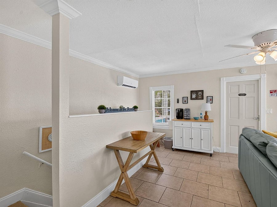 2/1 Livingroom