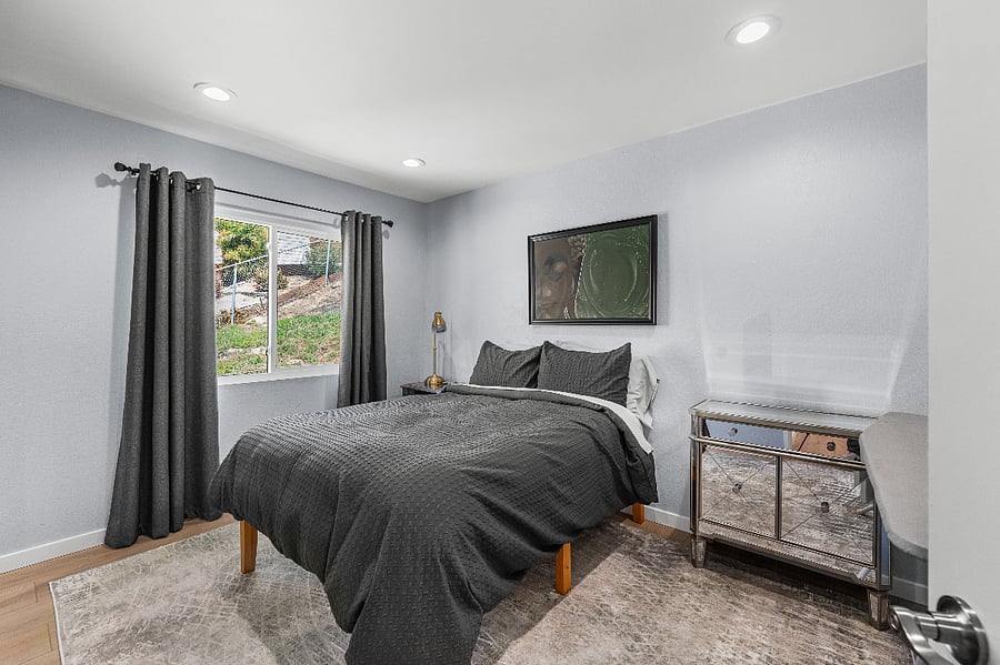 Guest bedroom
