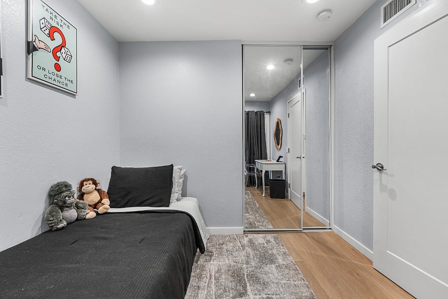 Office/ bedroom