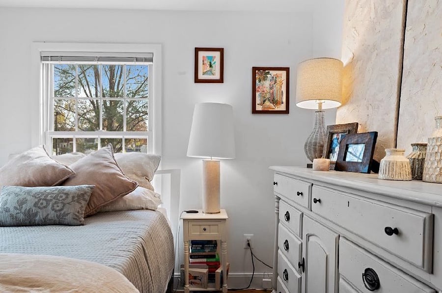 Second bedroom with queen bed.