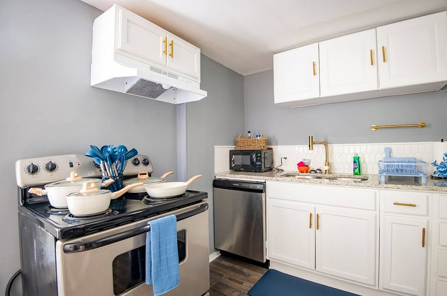 Everything you need, right where you need it. This compact kitchen makes meals easy, whether you're cooking in or bringing back takeout after a day around Southside.