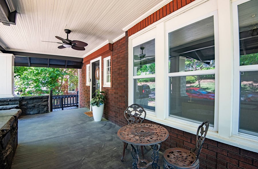 Spacious, bright, and welcoming. An airy spot ready for you to relax anytime.