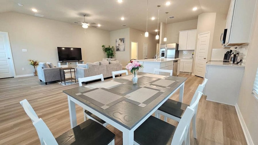 Furnished Finder property 1044782_1 photo 2