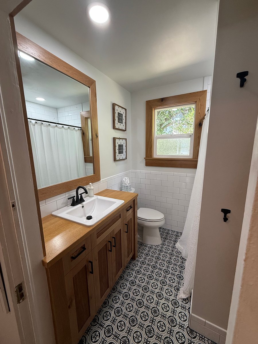 Main floor bathroom