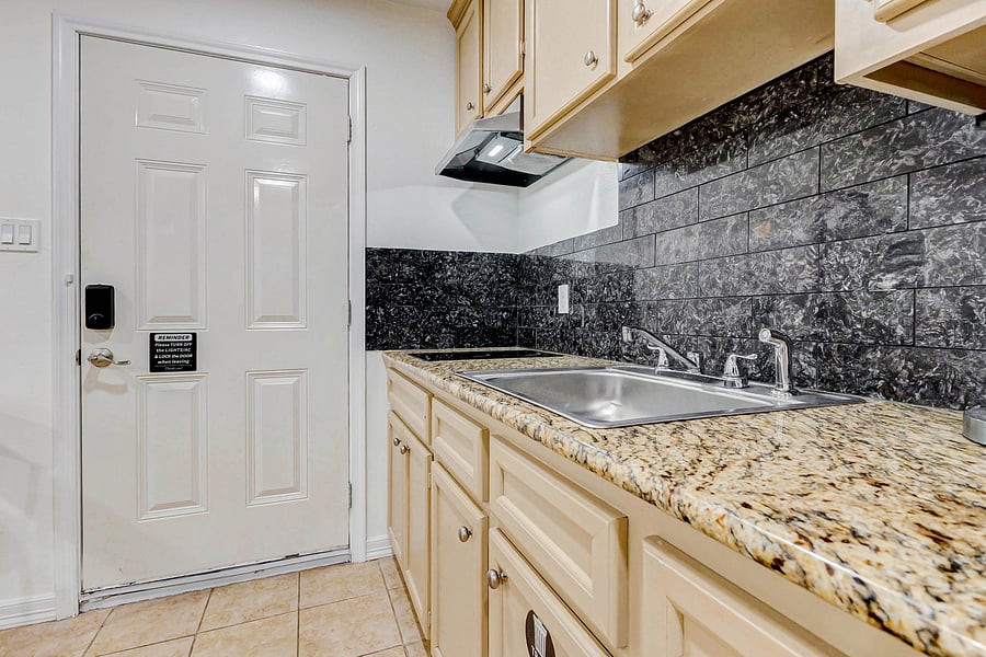 Furnished Finder property 1044930_3 photo 11