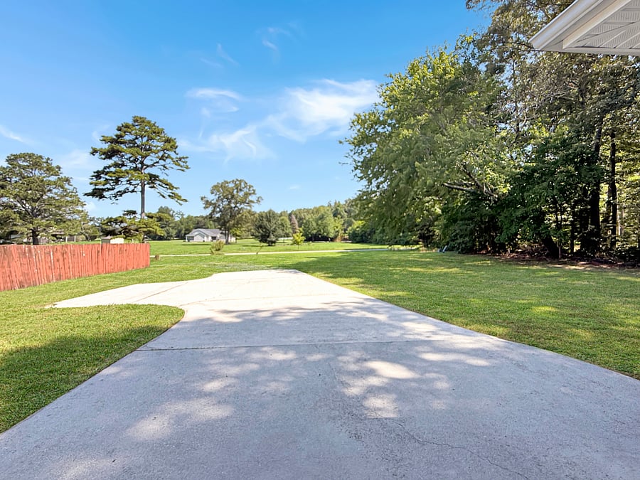 Large driveway with ample parking space and front yard to enjoy with family and friends