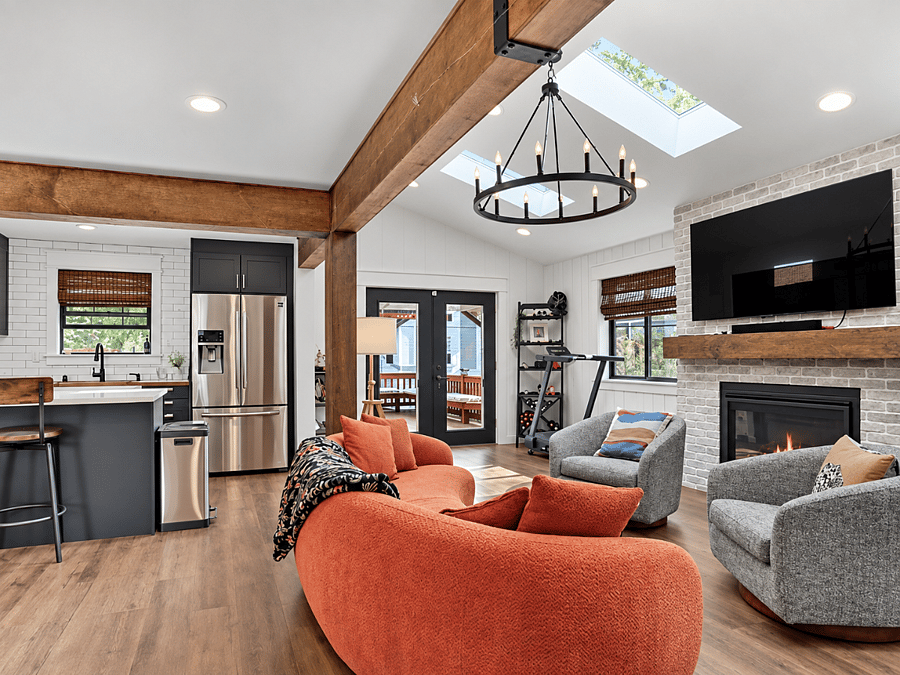 Living Room with fireplace