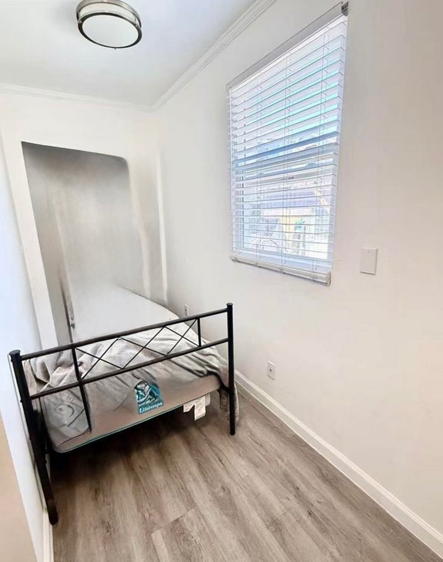 Available now 1: Room with twin beds - $30/night, $200/week, $800/month; shared bathroom/restroom.