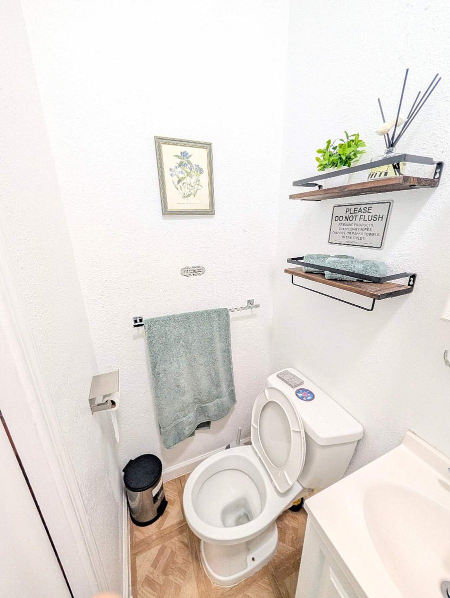 1 private bathroom
