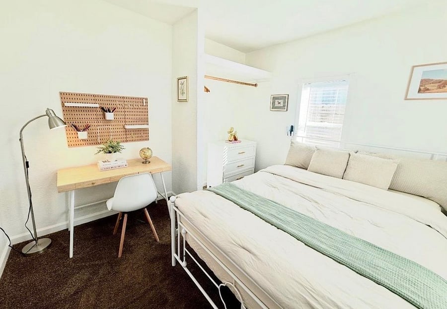 Available until Apr. :4: One-bedroom unit with a queen-size bed - $100/night, $650/week, $2,500/month; includes a private bathroom/restroom, kitchen, separate entrance, parking space, and a private laundry room.