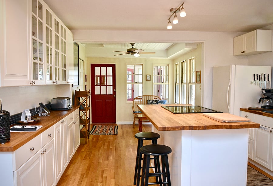 Completely equipped kitchen with a large island.