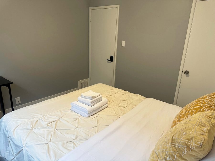 Room 3: Closet and door, fully private room