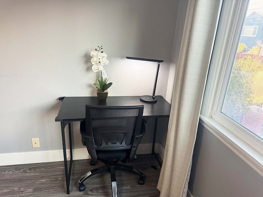Room 2: Dedicated work desk with lamp and office chair