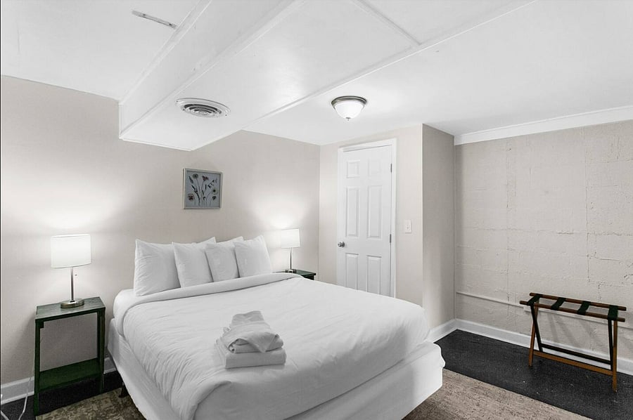 Settle into a full-size bed and enjoy a warm, inviting setup that makes it easy to relax, stretch out, and feel right at home during your stay
