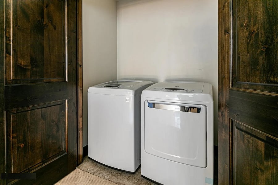 Laundry machine and dryer