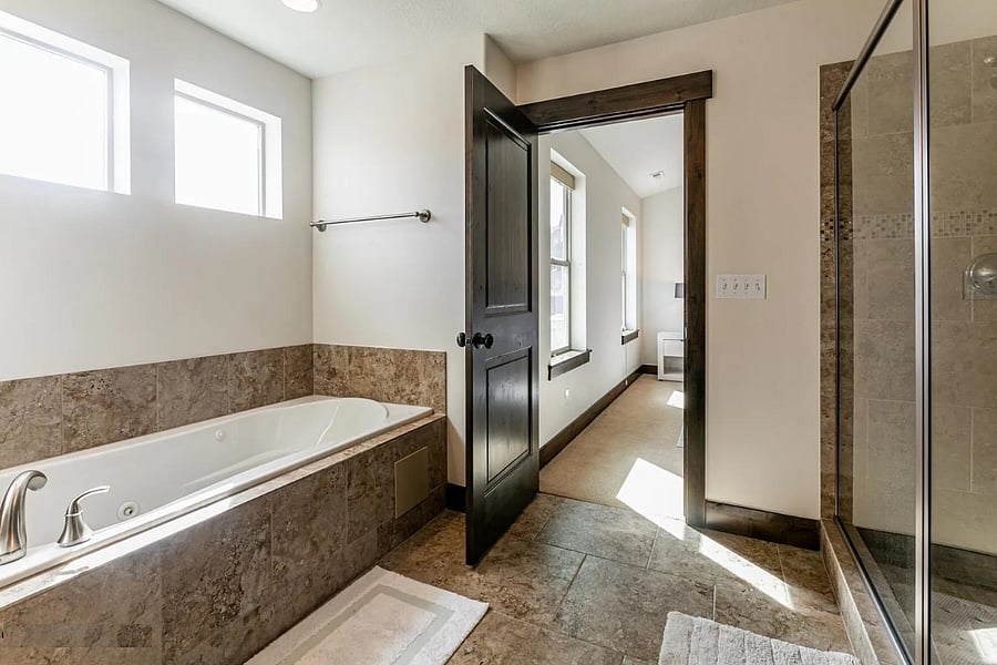 Master suite full bath and decent size walk in closet