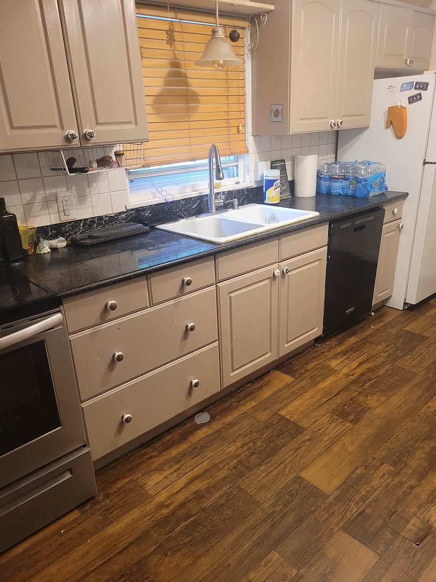 Mainfloor kitchen