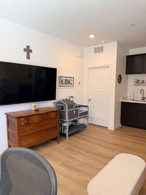 Furnished Finder property 1045668_1 photo 2