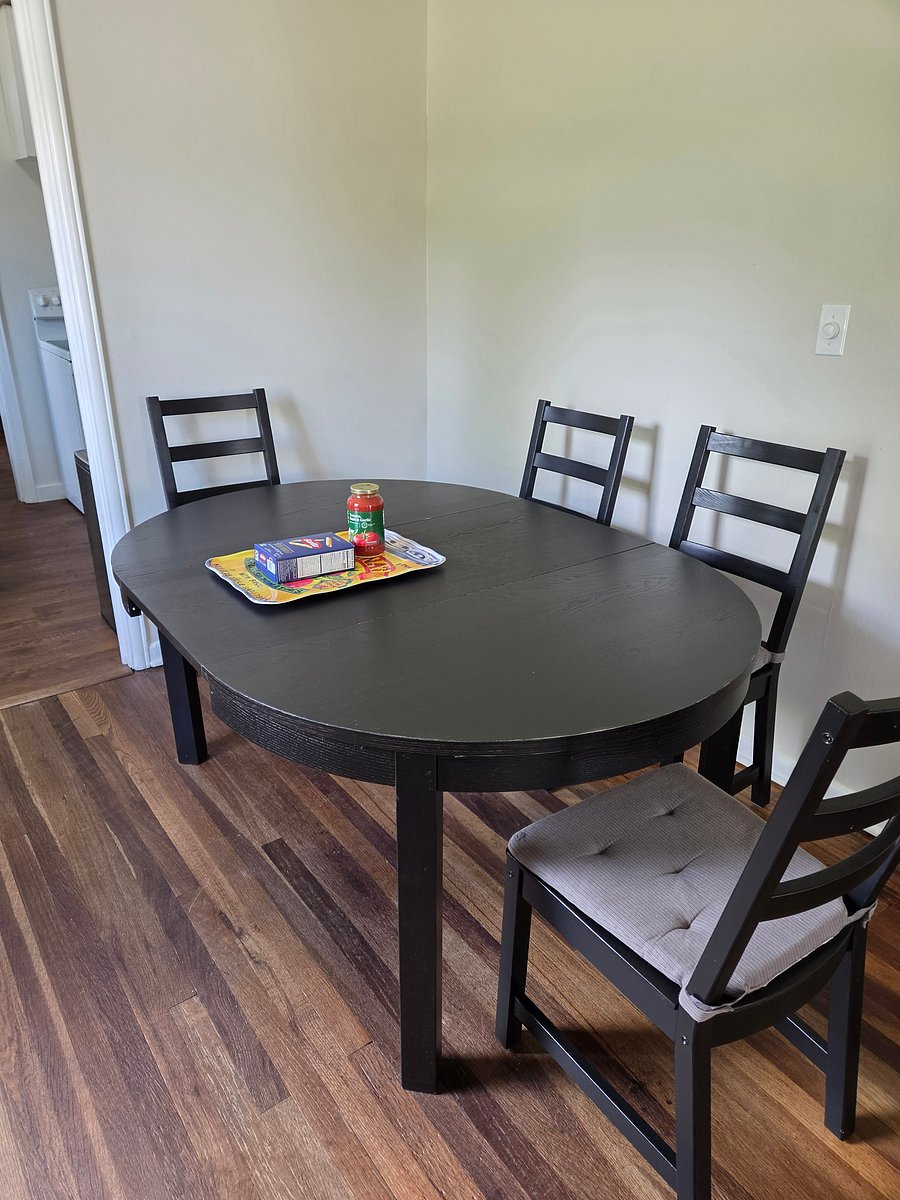 Dinning table with a leaf to make room for 6 plates.