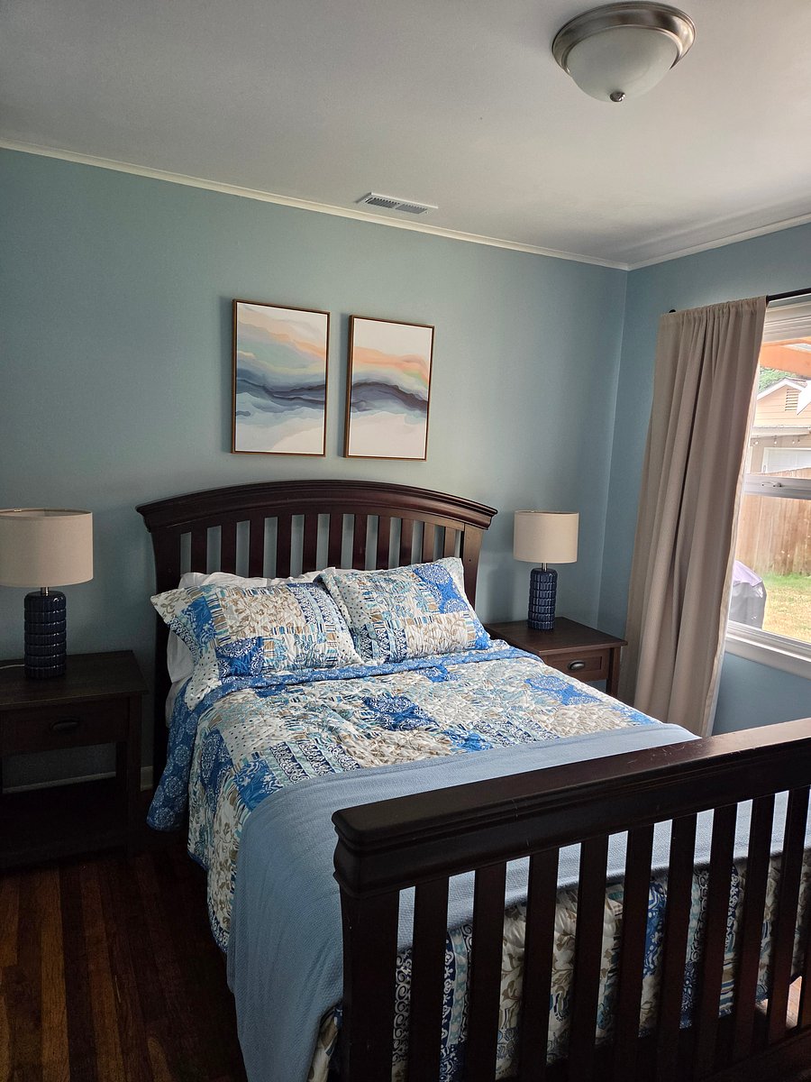 Full luxury mattress from Saatva.
