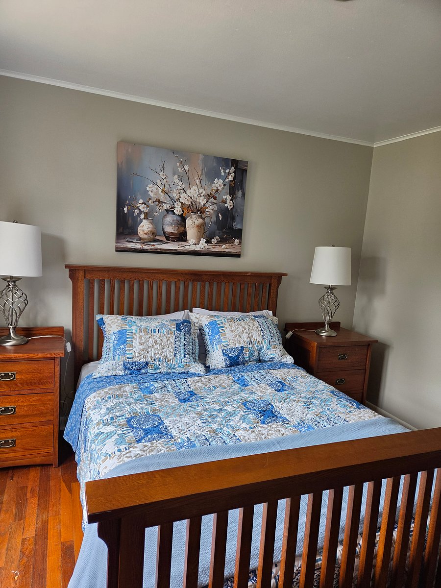 Queen luxury mattress from Saatva.