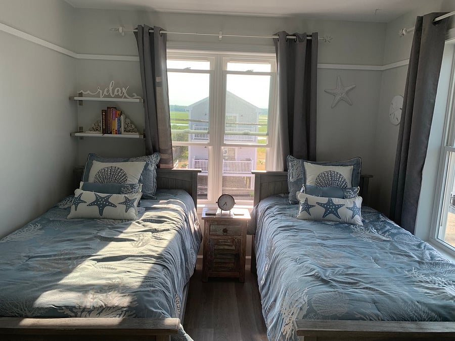 2nd floor twin beds