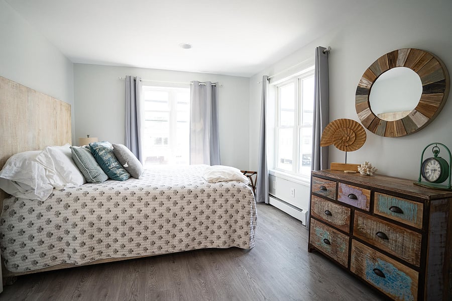 Master Bedroom- Queen