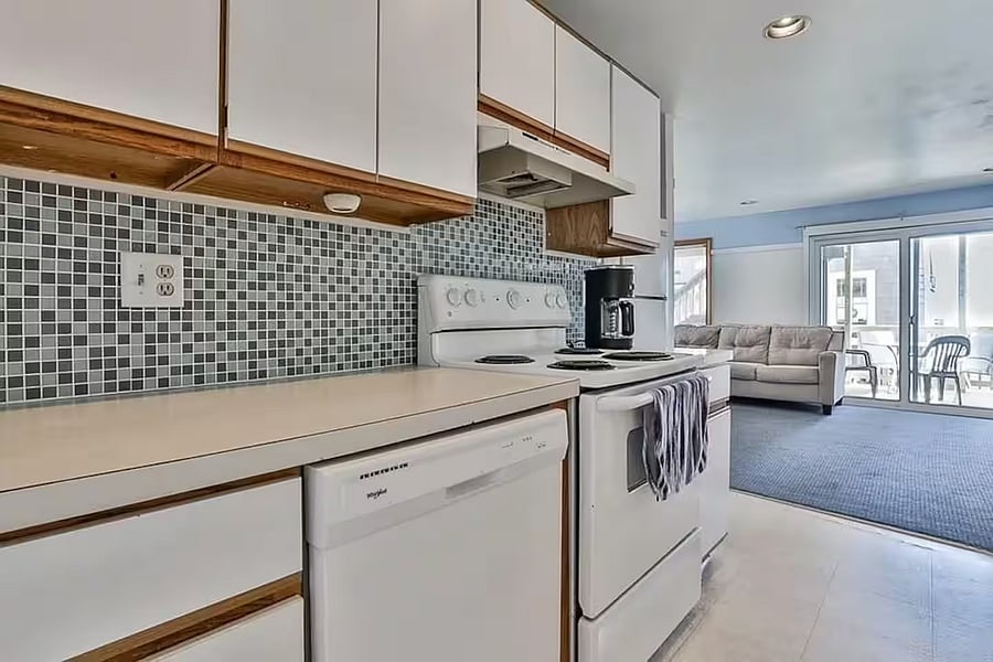 Full kitchen