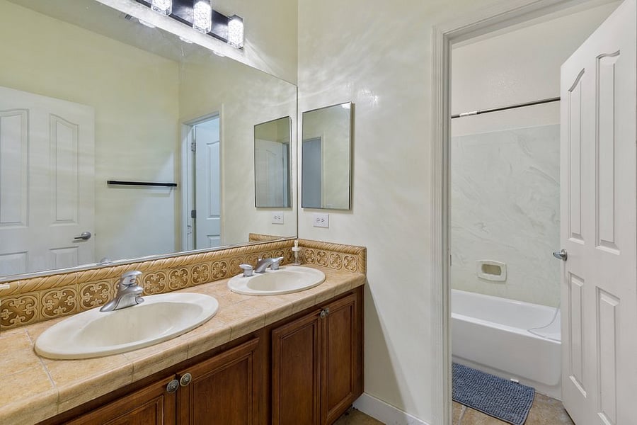 Furnished Finder property 1045817_1 photo 20