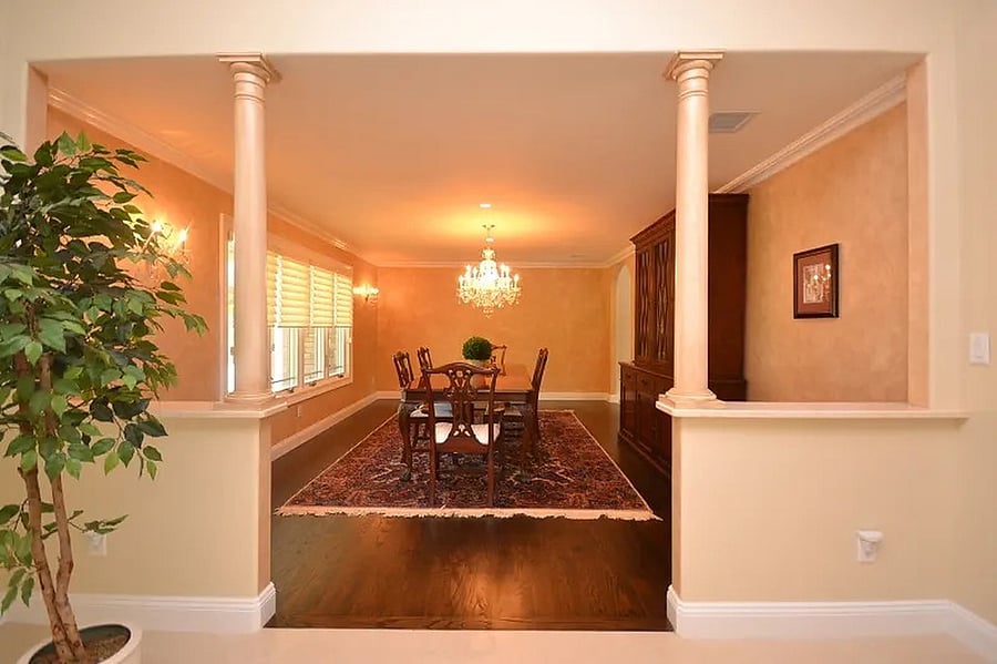 foyer to dining room