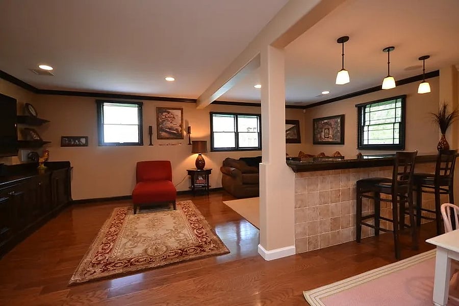 Family room w/bar seating