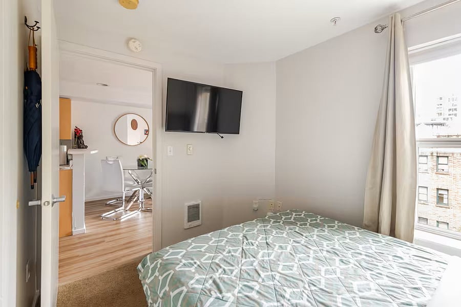 Furnished Finder property 1046058_1 photo 9