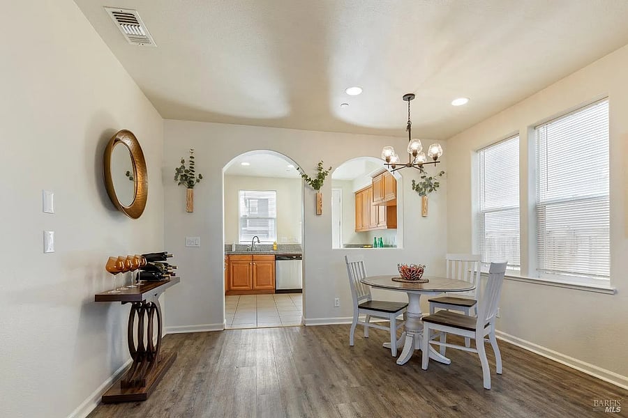 Furnished Finder property 1046115_1 photo 4