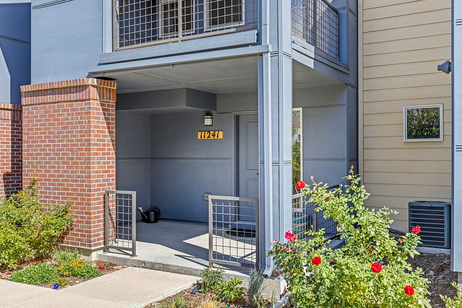 Furnished Finder property 1046128_1 photo 23