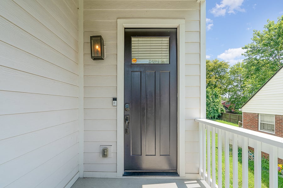 Welcome to our spacious home close to Wedgewood Houston, complete with a private garage, 2 covered balconies and a fenced-in backyard!