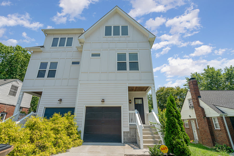 Welcome to our spacious home close to Wedgewood Houston, complete with a private garage, 2 covered balconies and a fenced-in backyard!
