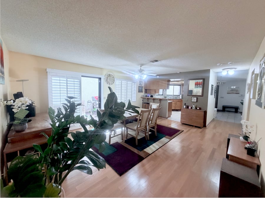 Dedicated dinning area that doubles as a quiet workspace, complete with an office desk, printer, high-speed Wi-Fi access, bright natural lighting. Spacious dining room with 6 chairs and table