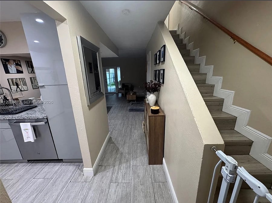 Furnished Finder property 1046229_1 photo 3