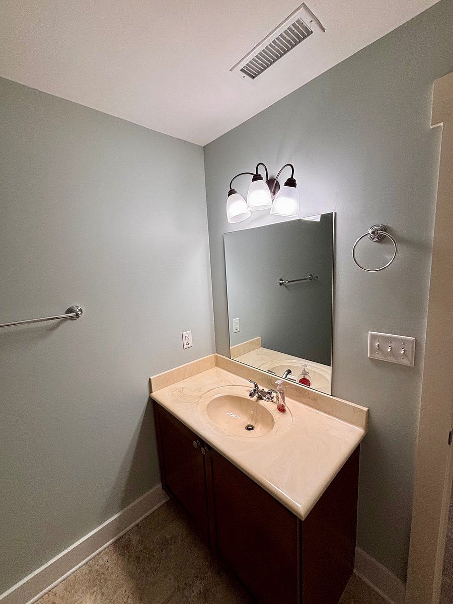 Full bath for bedroom #3