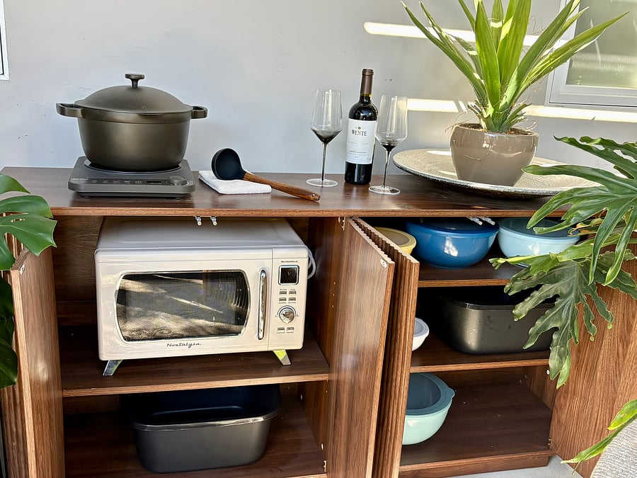 Bonus cooking space with a dedicated drop zone for your daily dish service.