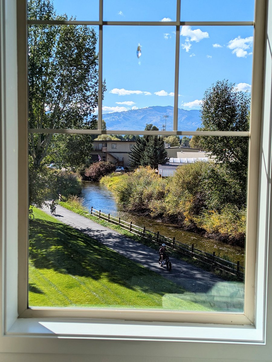 Furnished Finder property 1046419_1 photo 3