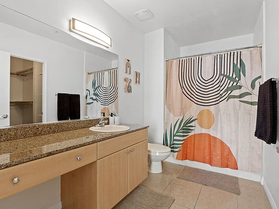 Spacious en-suite private bathroom featuring a large walk-in closet right inside