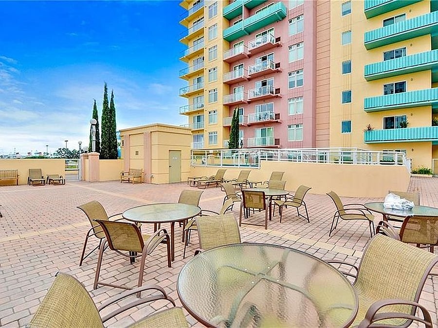 Resort-style building amenities including outdoor BBQ area
