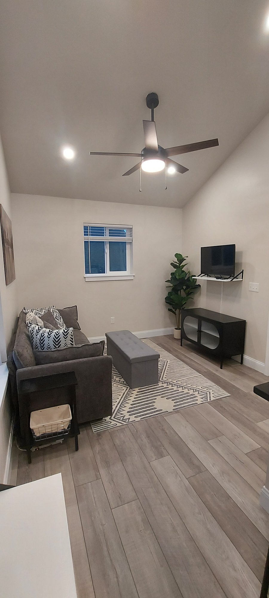 Furnished Finder property 1046615_1 photo 12