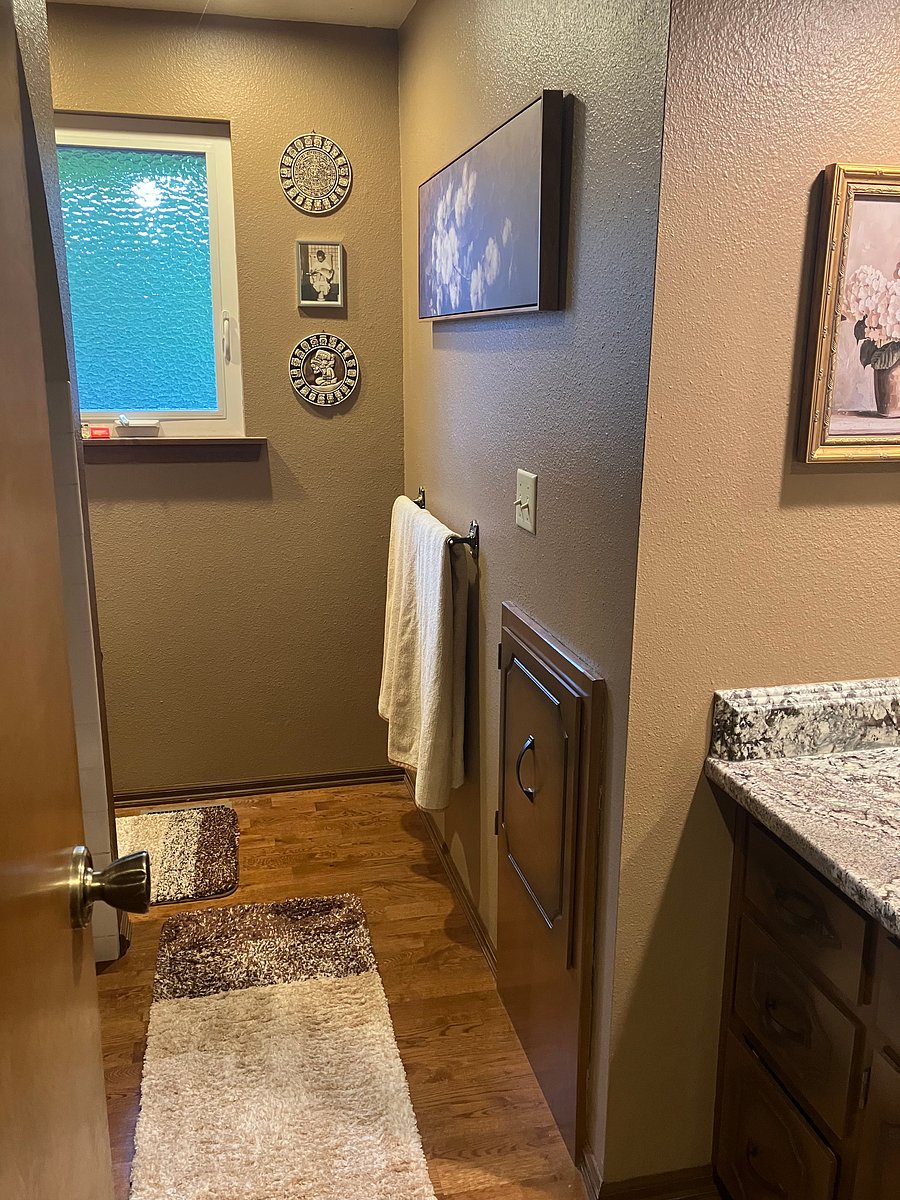 Upstairs bathroom. Excellent water pressure in shower. Laundry Shute down to laundry room.