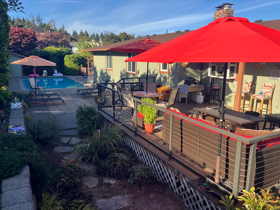 Big back patio, fully fenced. area for dog run