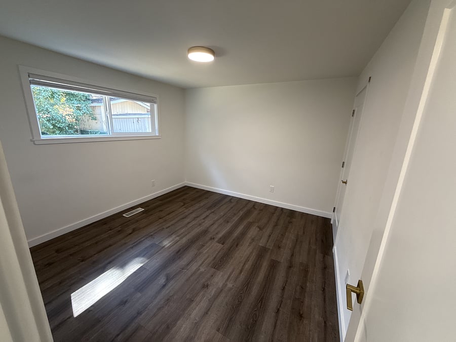 The southwest bedroom faces the front.