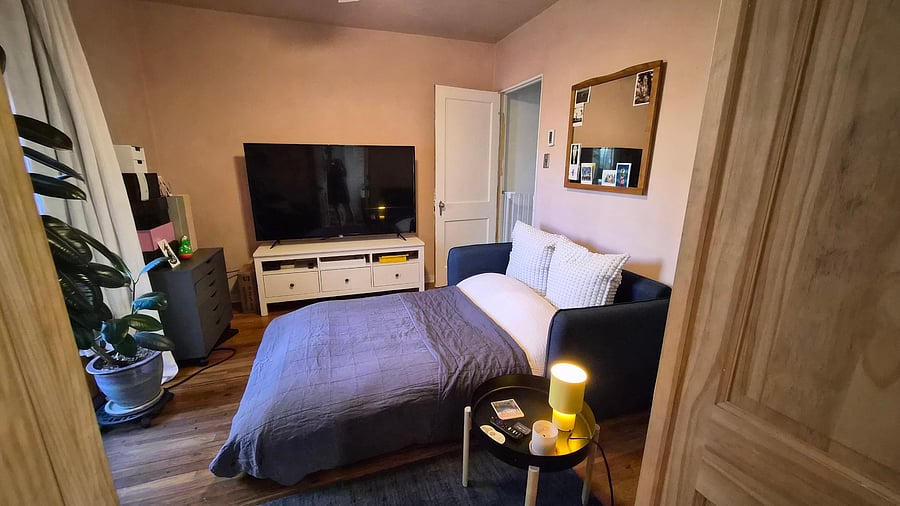 Flex room as a guest with the pull out bed. The bed/sofa is optional here, as well as the TV.
