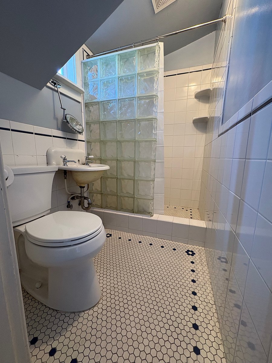 Upstairs Shared Bathroom